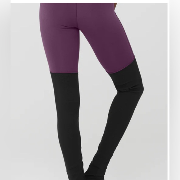 AIRBRUSH HIGH-WAIST GODDESS LEGGING - DARK PLUM/BLACK MEDIUM LIKE NEW - Picture 1 of 2